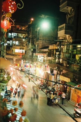 Une des rue de Hanoi le soir