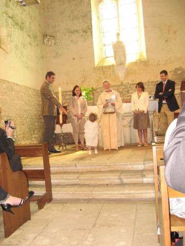 A l'glise, le baptme