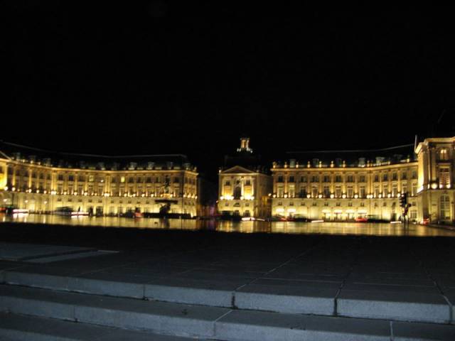 Place de la Bourse, vue du fleuve