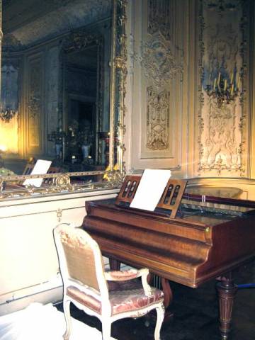 Piano du salon de Musique